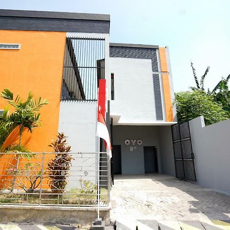 Oyo 1316 Mentari Family Homestay Probolinggo Exterior photo