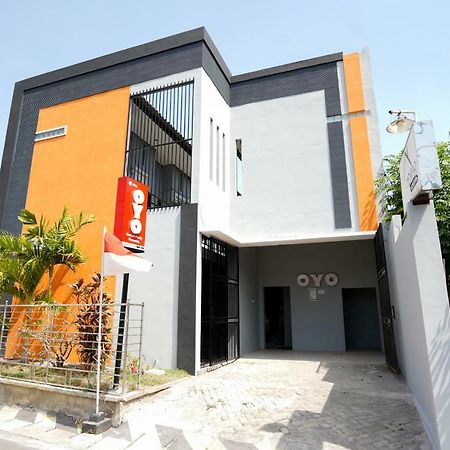 Oyo 1316 Mentari Family Homestay Probolinggo Exterior photo