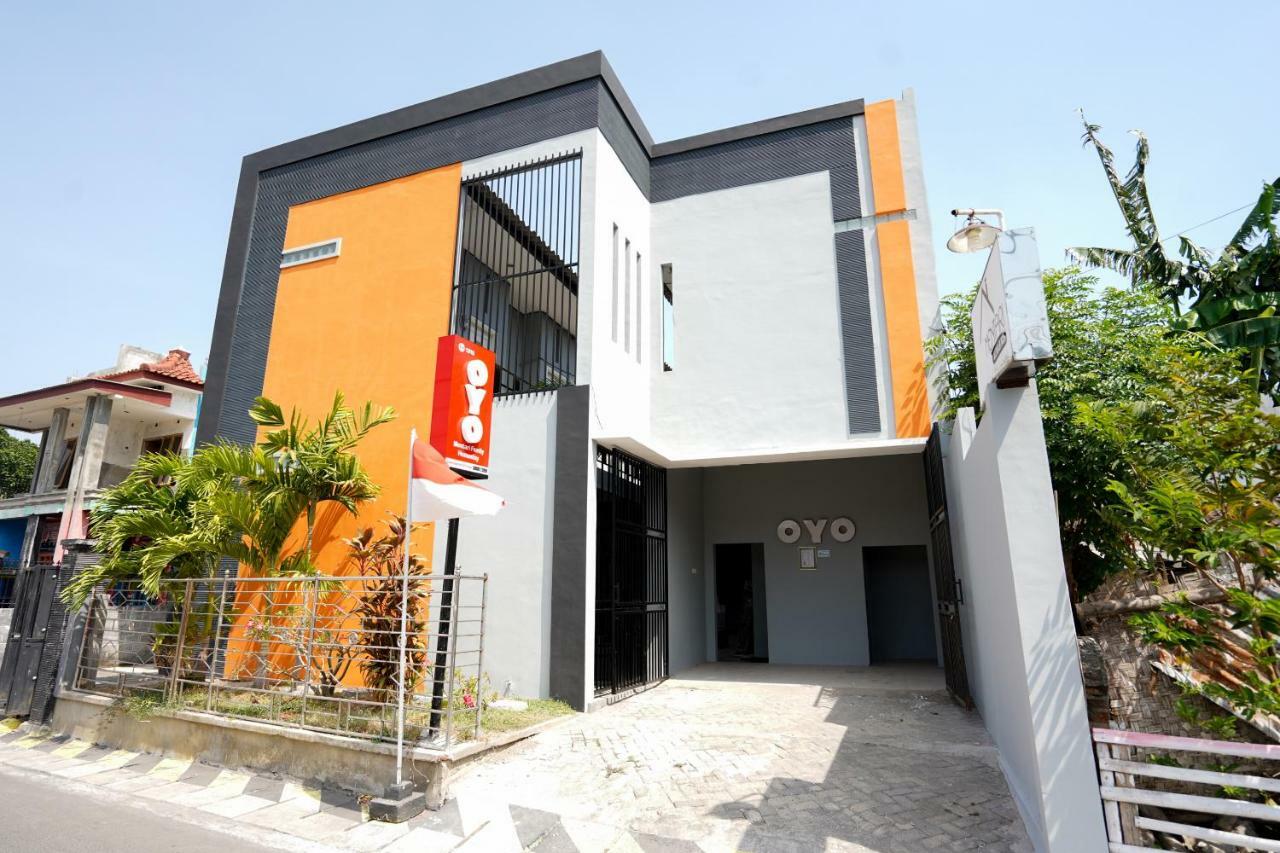 Oyo 1316 Mentari Family Homestay Probolinggo Exterior photo